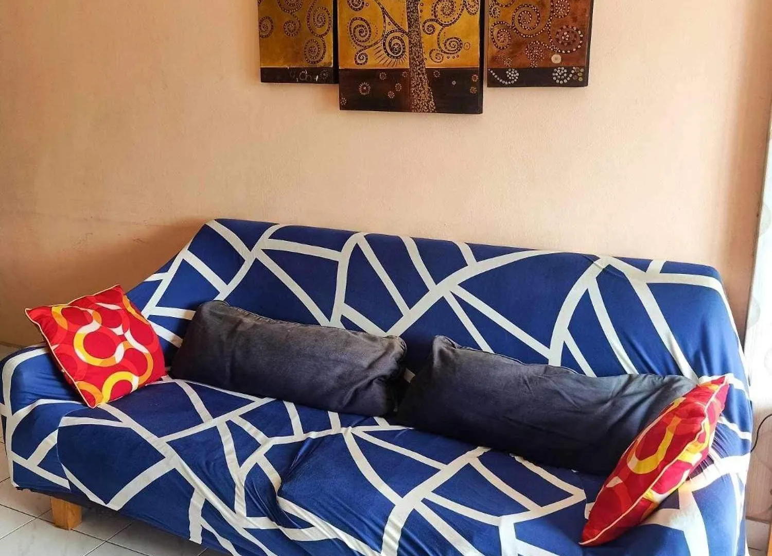 Budget Single Bedroom At Suria Kipark Damansara With Foldable Mattress For 2 Pax Kuala Lumpur Privatunterkunft