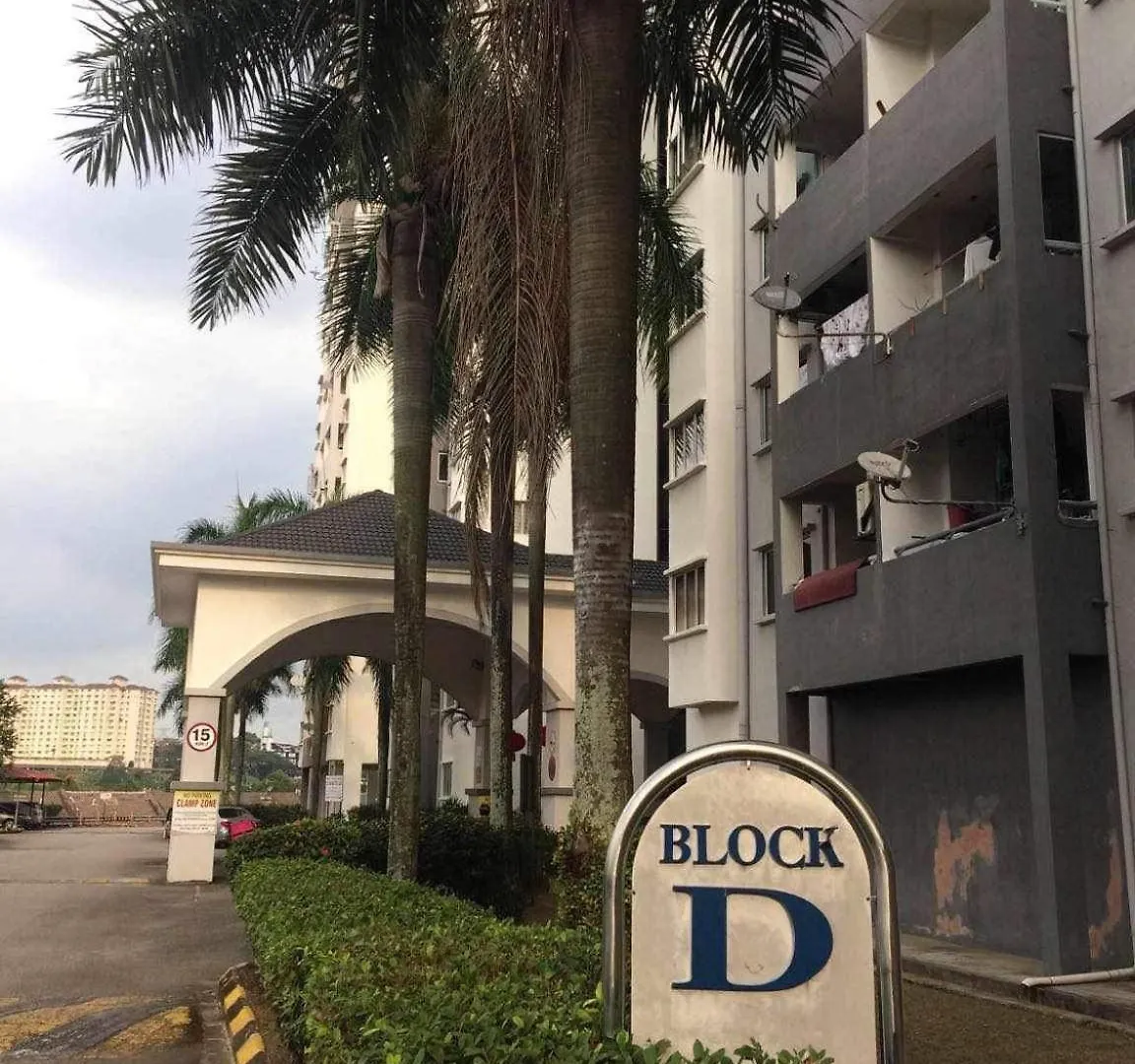 Budget Single Bedroom At Suria Kipark Damansara With Foldable Mattress For 2 Pax Kuala Lumpur 0*,