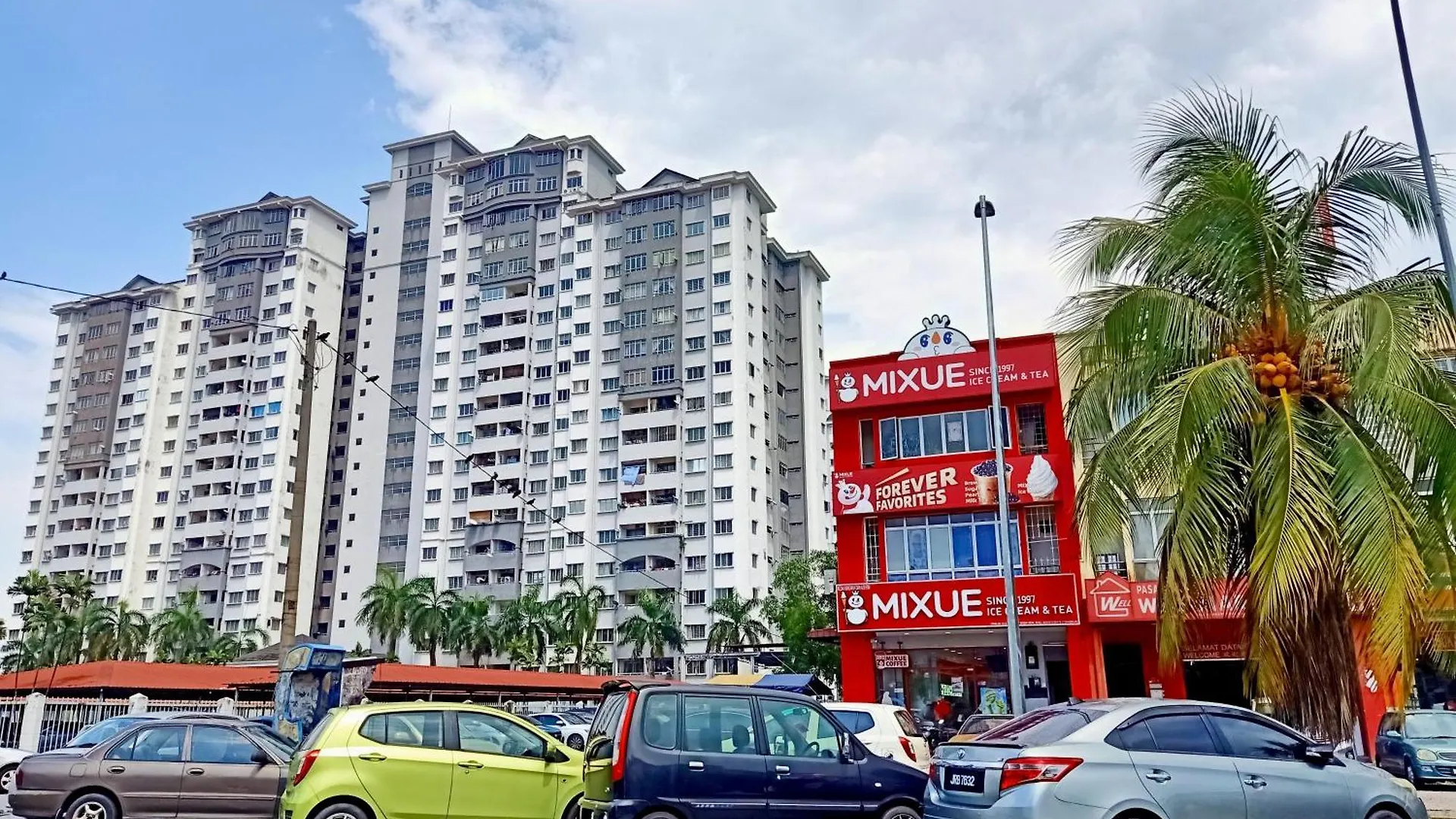 Budget Single Bedroom At Suria Kipark Damansara With Foldable Mattress For 2 Pax Kuala Lumpur