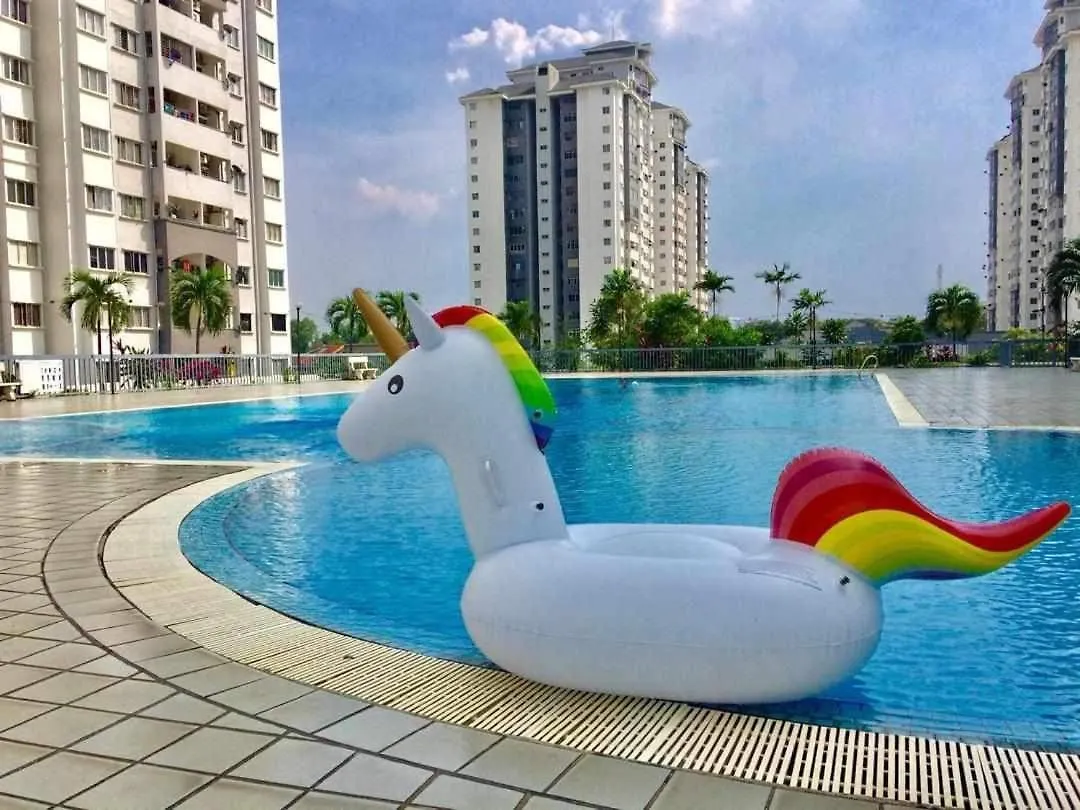 Homestay szállás Budget Single Bedroom At Suria Kipark Damansara With Foldable Mattress For 2 Pax Kuala Lumpur